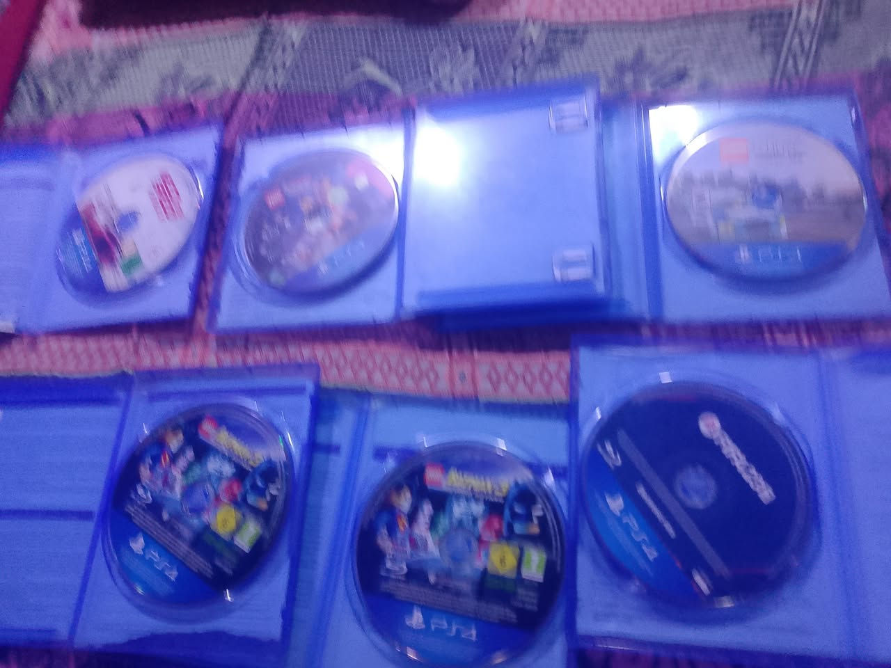 السلام عليكم 
اقراص عدد 6سعر القرص 15
جوستك عدد1سعره الجوستك20بي مجال
شاحنه جوستك العدد واحد سعرها ب25
وذا كلهن شلع اقراص وجوستك وشاحنه ب60.عنوان بغداد شارع فلصطين.ارقام.***********.
***********
