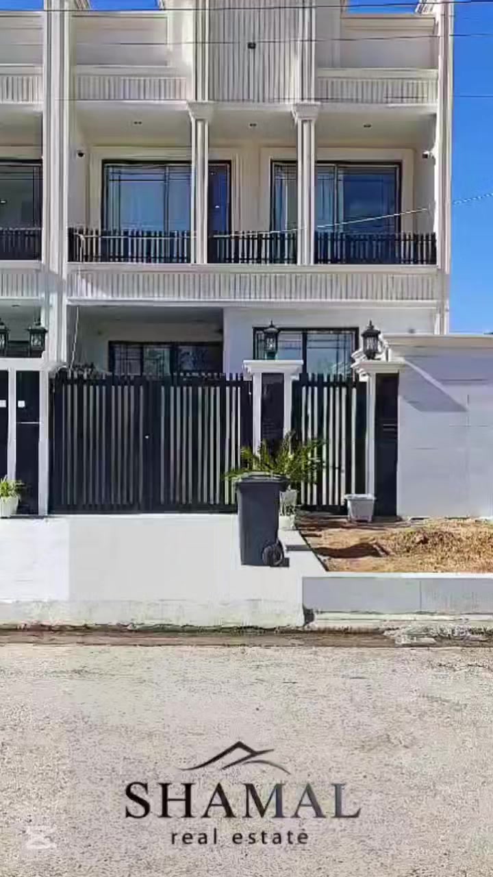 خانوویەکی "لوکس" لە دڵی فەرمانبەران! ✨
​✅ سفر و ئامادە بۆ نیشتەجێبوون
✅ 125 مەتر - پێش خدمات
✅ تێکەڵبە و کوالێتی بەرز (بۆ تەمەن دروستکراوە)
✅ نزیکترین خاڵ لە شەقامی 120 مەتری
​🔸 4 ژووری نوستن
🔸 میوان و هۆڵی گەورە
🔸 مەتبەخی سارد و گەرم
​💵 نرخ تەنها: 12 دەفتەر و 10 وەرەقە (مجال)
📍 پەلە بکە پێش ئەوەی لەدەستت بچێت!
📲 تەلەفۆن: ***********
​
​لا تشتري دار.. اشتري راحة بال! 🏠✨
​دار جديدة (صفر) بتصميم ملكي في حي الفرمانبەران:
​📍 الموقع: خلف شارع 120 متري مباشرة (موقع استراتيجي).
​📏 المساحة: 125م مع شارع عريض (15م).
​🛠️ التنفيذ: بناء درجة أولى (تيكڵبە) بأرقى المواد.
​🛌 التفاصيل: 4 غرف نوم + مطبخ نظام حار وبارد.
​💰 السعر: 12.10$ (وبيه مجال للطيبين).
📞 للحجز والاستفسار: ***********
