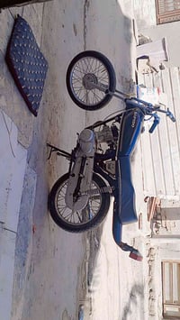 دراجة سعودية • واقفة • قابلة تفاوض