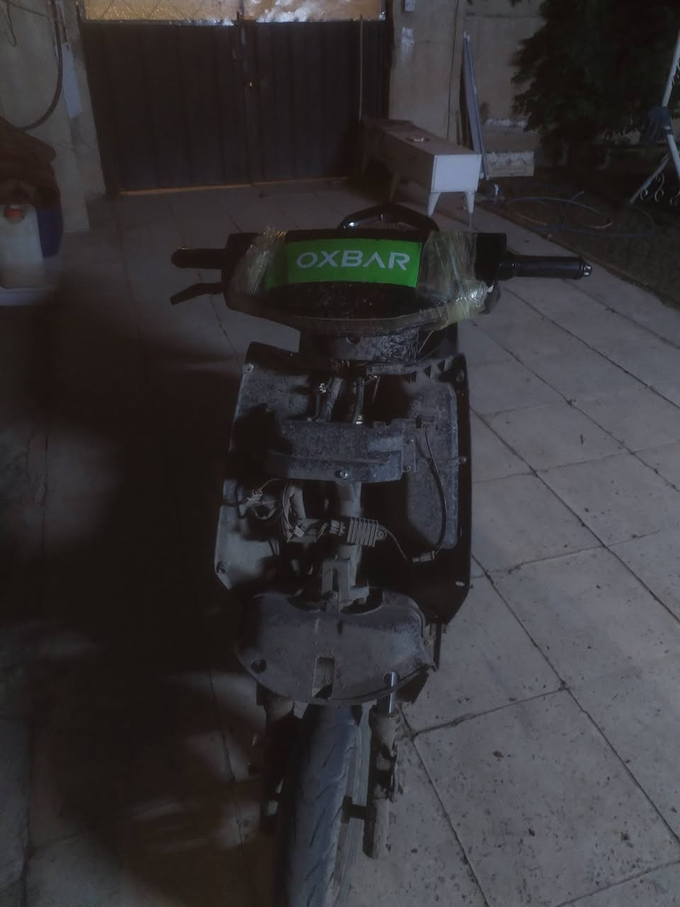 سلام عليكم دراجه شحن من شركت دراحات العراق الدراحه بطاريات جديده سته تجي تشوفهن بعدهن بترابهن وهنه الجديدات مالتهن ب 240 تفاصيل الدراجه سرعته 81 الحقيقي 60 تاير جوبلس جديد امامي خلفي عداد شغال شاحنه جديده بس نقصه مفرات وكفراته كله ب 40 الف وبريك خلفي سعره 5 تجي تشغل وتطلع تمشيك مسافت 70 كيلو متر اني اقصئ مسافه رحت بيه من الدوره للكفاح وبقه بيه شحن دراجه كلش حلوه بس نقصه كفرات وبريك سعره 250 ولحد يعامل تكول تعبانه اعتبر بايلعلك بطاريات وجيك سعر البطاريات ال 6 الولي وشوف شكد سعره مابيه مجال ابد   للتواصل واتساب (***********) واتساب وشريحه وتحياتي🖤
