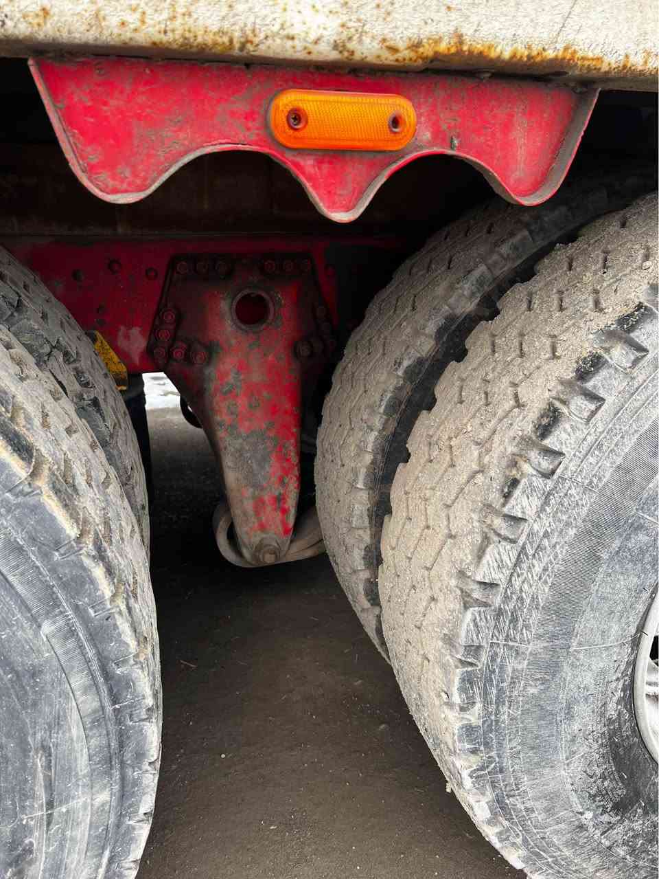 Scania 2003
سيارةكة بي سبوغ دةعامي لو دةعامي بةشةرت
مةكينة انجيك سور ٤٢٠حجم
گير عادية  
بيلاد شانسي دريژ  
 سحال تاك تاية
ريتايدار
روبستونة
رةقةم و سةنةوي نوية
تاي هةمووي نوية 
 گير مةكينة تةبريد ريتايدار بةناو كردن هةمووي بةشةرت  
سعري ٢٣٨ وةرةقة مةجالي تيدا
***********
***********
  كةفالي حاجومةرانيش لةگةل سوران, أربيل
