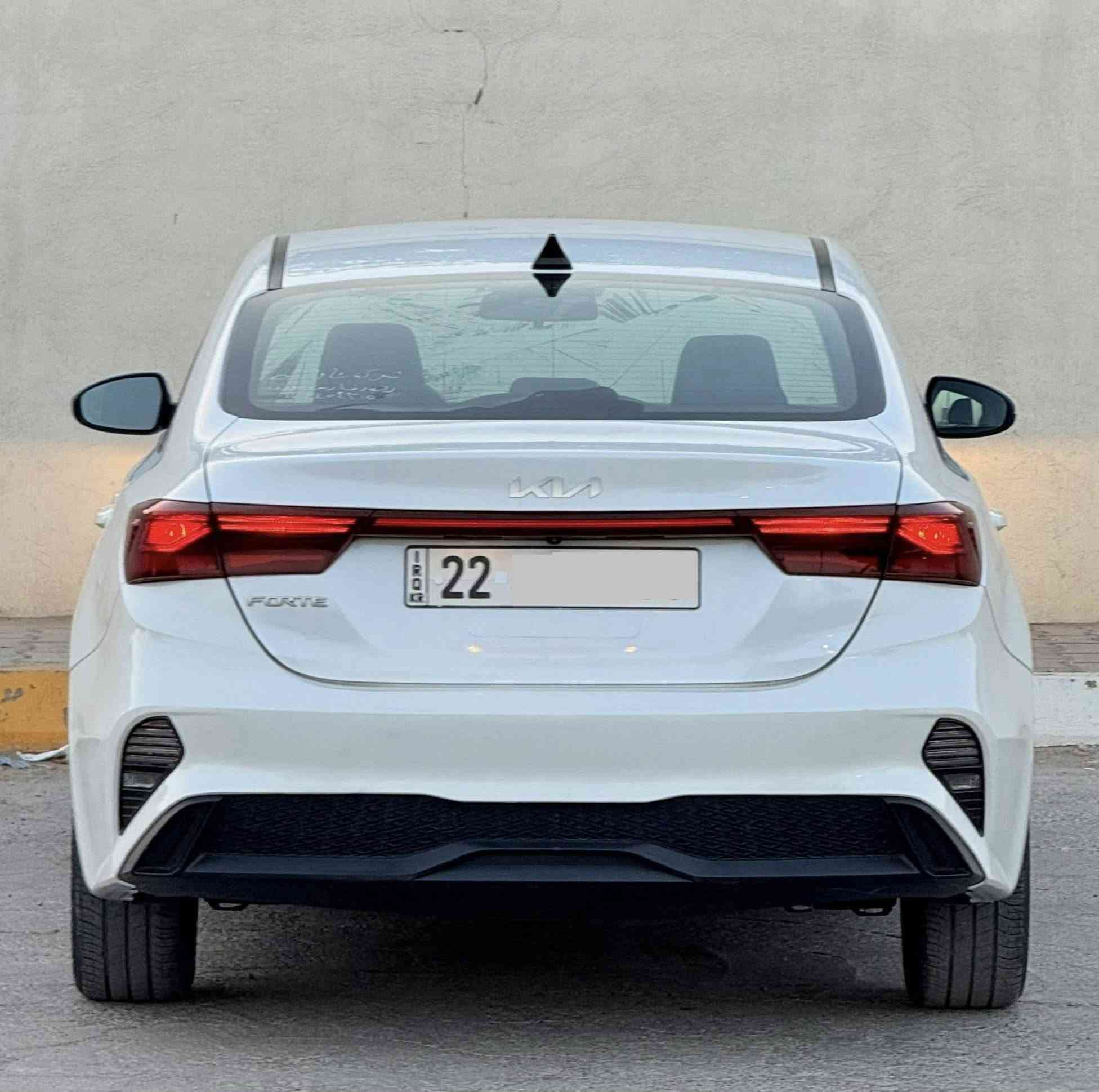 السلام عليكم للبيع فقط بدون مراوس
كيا فورتي  موديل 2023
ماشيه (10) الاف بوضع الزيرو

دخول جديد وترقيم اربيل جديد وهزه جديده تحويل لو وكاله مضمون

• المحرك: 2000 دوش

 • شاشه تدعم الكاربلي + كاميرا خلفية

 • رادار أمامي

 • 3 أنظمة قيادة

 • تحكمات ستيرن+ نظام تحديد المسار

 • السيارة نظيفة جداً وجديدة بمعنى الكلمة بدون اي نقص

حادث جاملغ فقط صبغ ومكانين صغار بارد  ايرباك ستيرن وبرده وراجعات سستم سستم شواصي مكفوله حته راديتر وبدنه بلاديات وبدون اي نقص 

العنوان / بغداد الكاظميه

السعر 158 وبيهة مجال بسيط

للأستفسار 📞  ***********
