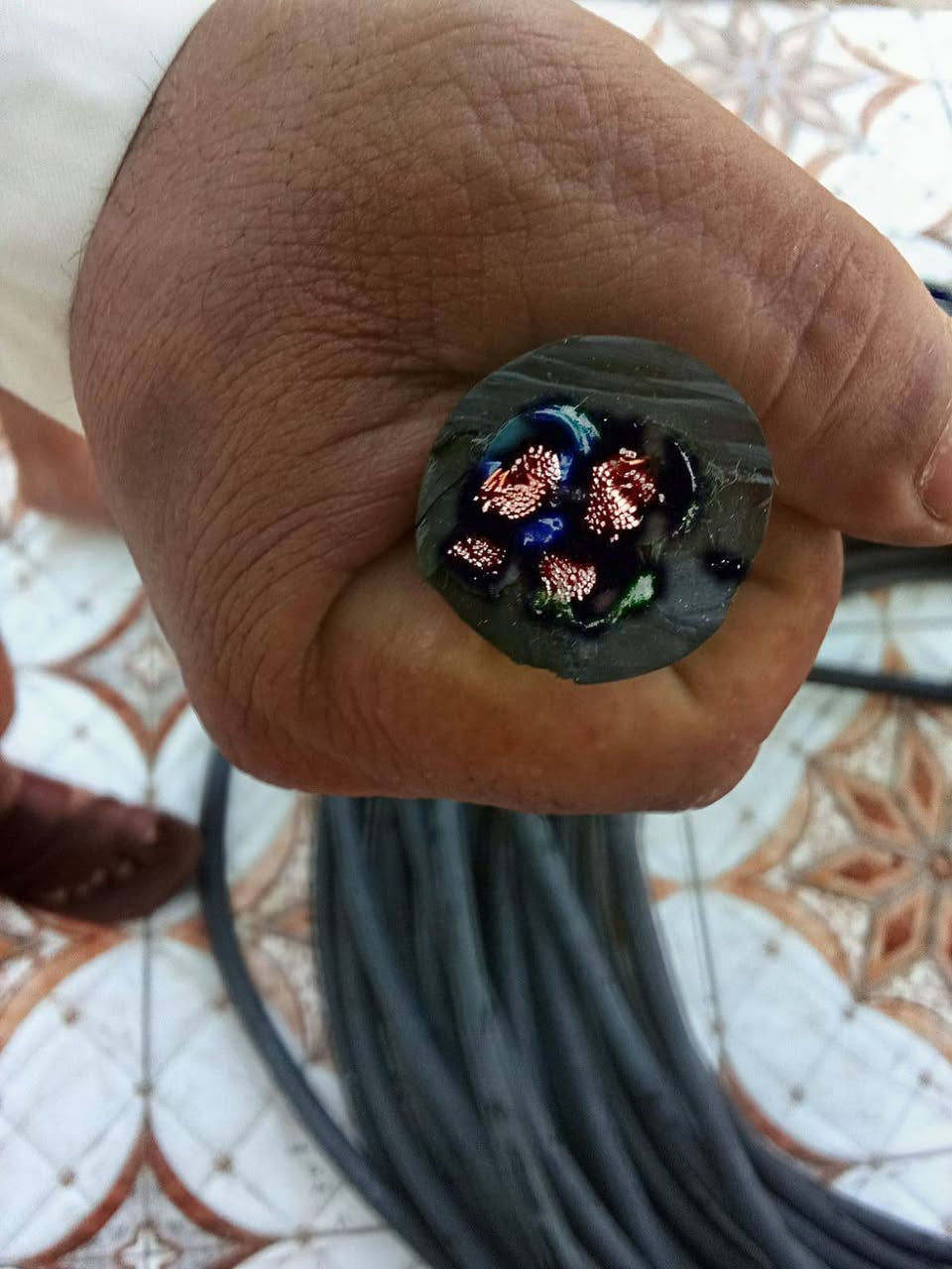 السلام عليكم للبيع
٩٩ متر كيبل ٤×١٦مستخدم أخو الجديد غلافه ربل سعر المتر عشرة ونص قفل


**إذا كنت صاحب هذا الإعلان وتريد حذفه لأي سبب، رجاءا أرسل رسالة إلى الدعم الفني**