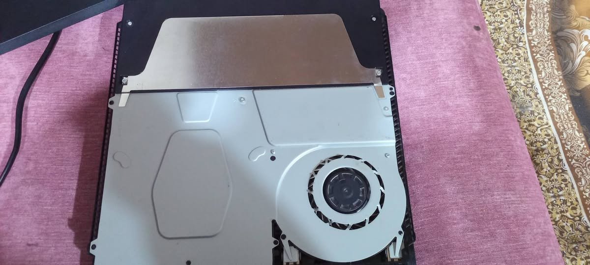 بلي فور مهكر نضام12.2 نسخة ياباني لوك ستيكر مع UPS 850 سعر 240 الف قفل مع توصيل   يوجد فية 10العاب قوية  رقمي للتواصل ***********
