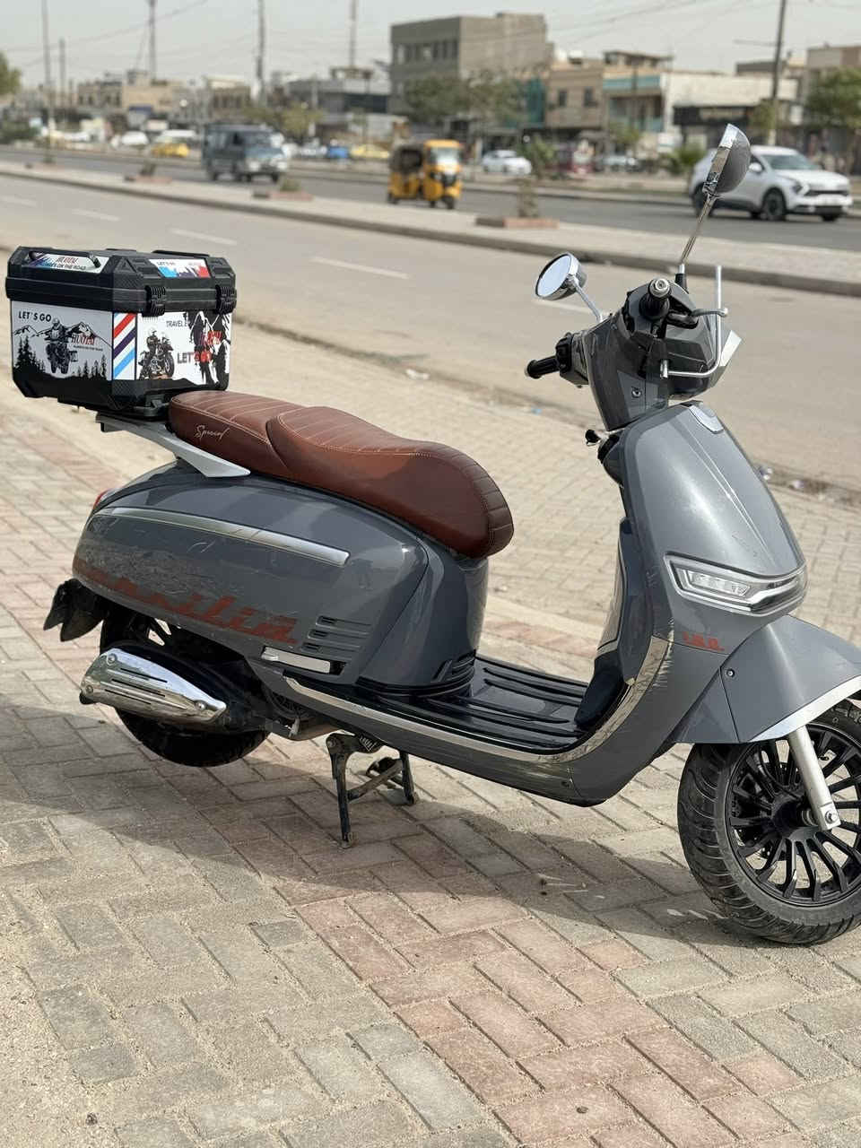 السلام عليكم
دراجه كيواي نوع فيرسيلا كلاسك 
رقم بغداد
الدراجه ناعمه و حلوه 
الاضرار موضحه بل صور شخوط بسيطه بل كفرات
مكينه الدراجه ١٥٠cc 
نوع الاناره led 
تشغيل بصمه + سويج
شلعه و معدا كلش حلوه 
موجوده شركه للمواد للاحتياطيه

مكاني بغداد حي الجهاد 
*********** 
سعر الدراجه 
1,700,000  وبيها مجال حك الجيه
