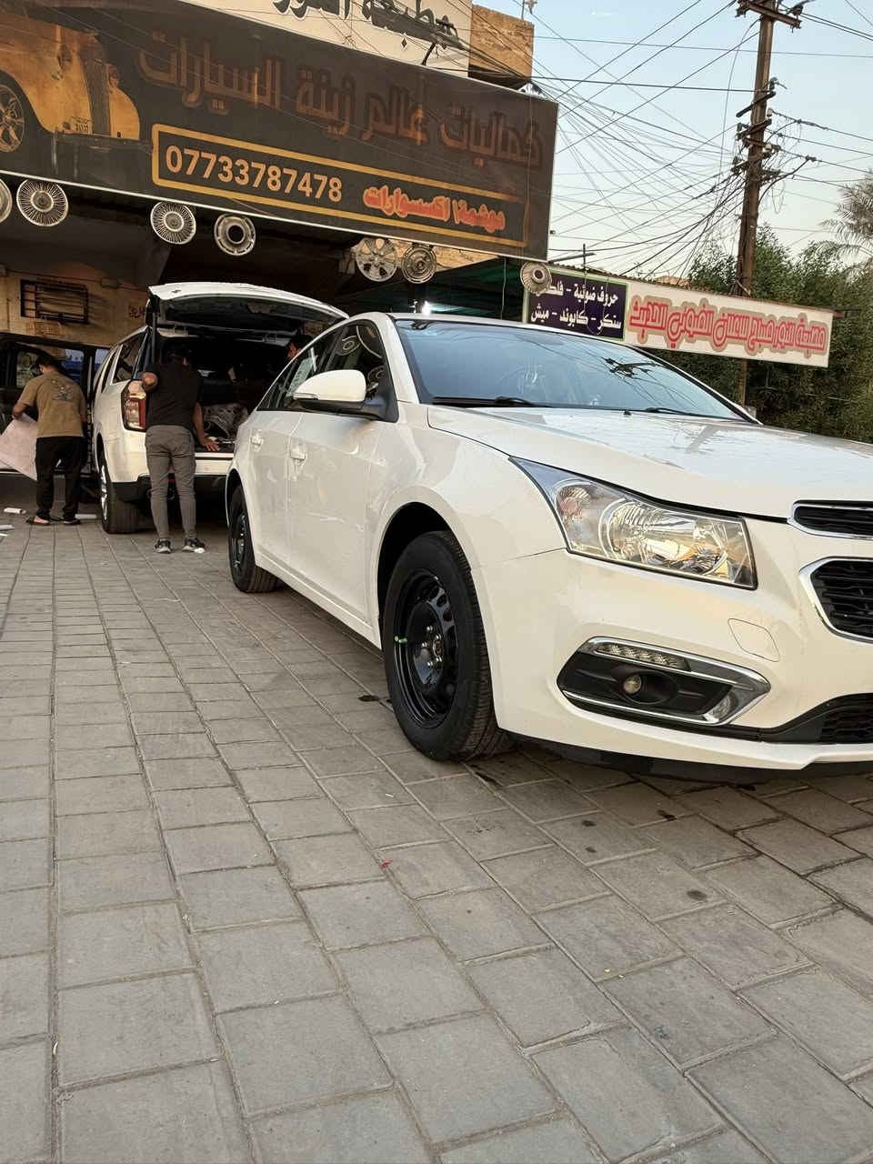 يالله سلام عليكم شوفر كروز موديل 2016 خليجي شركه المنصور ماشيه 90 الف محرك1800 محرك وكير بشرط  حداده السياره جديده وكاله وعليه ادامه بل كامل دوشمه جديده بوليش سياره خير من الله متصرف عليه الف دينار لل استفسار 
***********
