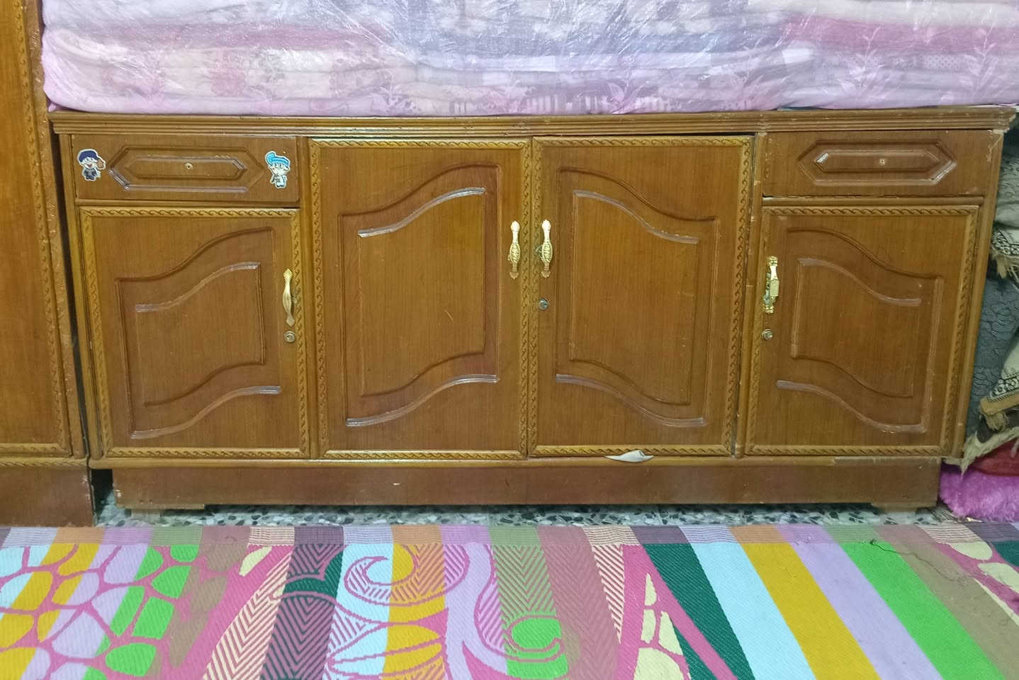 السلام عليكم كنتور مع بوفيه بيع مستعمل اشتريت كنتور أكبر والمكان ميكفي السعر ٢٥٠الف ***********
