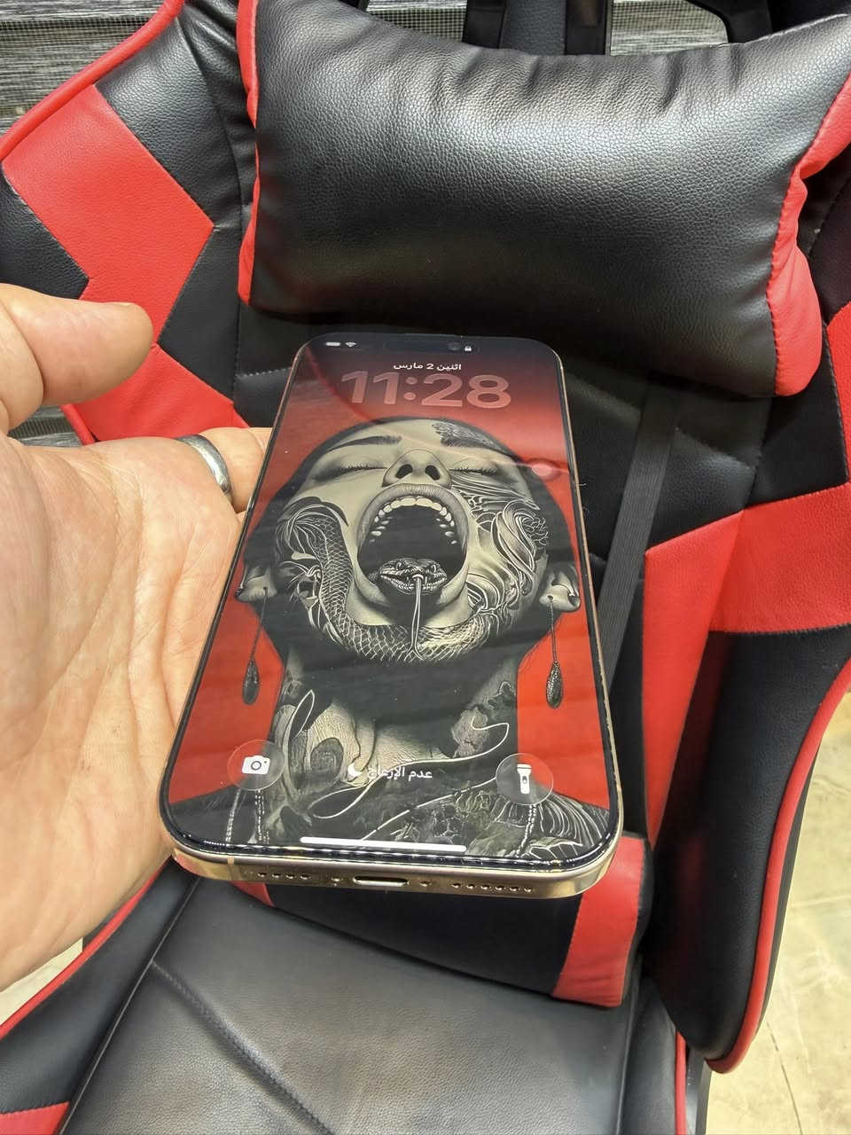 ايفون 16 برو ماكس ذاكرة 256  بطارية 91 كارتونة ويا سعرة 1300قفل الاعظمية ***********
