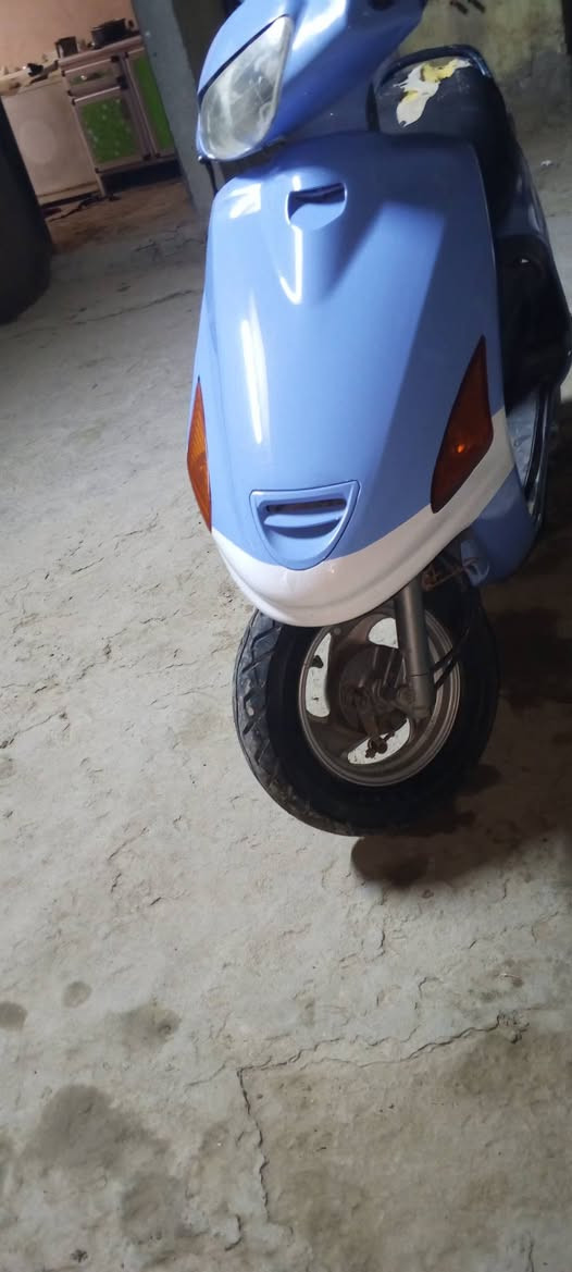 السلام عليكم متاح دراجه فراشه   ياباني الدراجه درجه صارله 8اشهر طلعه من الوكيل 
كامله مانقصه برغي مكينه بلجيس اتكتك اتكتك حيل ناعمه شلعه معدل فوول  
كهرباءيات كامله فقط بس دكمه مال سلف عاطله هندر لايت عالي ناصي هورن  اشاير وره كدام كله شغال 
دبلات فوول زوج تايرات جدد     السعر  500 وبيه مجال للشراي للستفسار الاتصال ‏‪0785 945 4715‬‏
