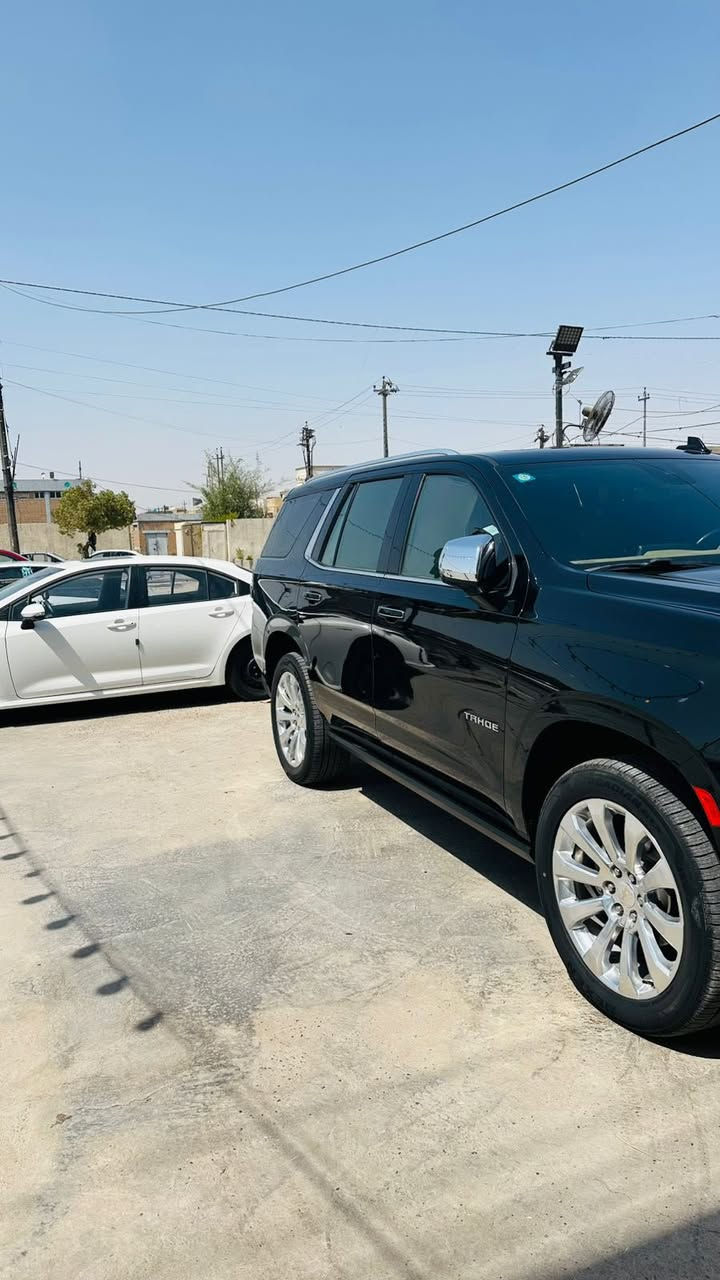 السلام عليكم 
تاهو بريمير العلامة السودة 
وكالة المنصور
2023 
السيارة اعلة فئة 
ماشية 40 الف 
مغلفة ppf 
بيها بس رصعة بالبنيد والباقي مكفول كفالة عامة 
السيارة موصفاته معروفة 
سعرها 600$ وبيها مجال
العنوان بغداد شهداء البياع
رقم الهاتف  ***********
