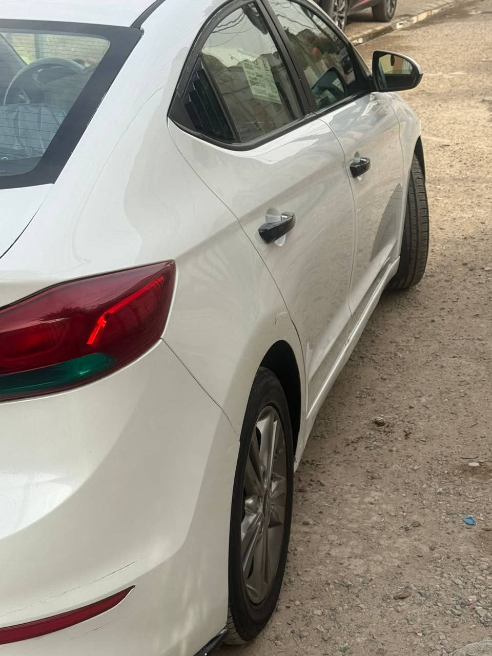 السلام عليكم
النترا مديل مديل 2017 
أمريكي 
السياره بدون حادث. بدون تبديل 
بدون شواصي بدون لغود بدو حوض 
طابه كلين من امريكا  
السياره خير من الله 
ميكنه 2000دوش 
كيرها atبلادي 
صدر امامي خلفي 
تخم تاير. 
تتفئه 
تبريد ثلج ❄️ 
رقم أربيل. 
تحويل أو وكاله 
مكان السياره بغداد.
سعر 115 وبيها مجال ***********
شرط وين ميعجبك تفحص افحص 
صور امريكا مفرقه بلمنشور
