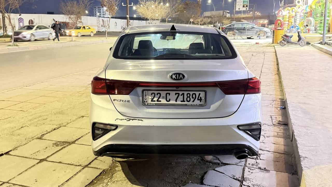 السلام عليكم 
كيا فورتي 
موديل 2021 
مواصفات - نص فول 
ماشيه 72000 ميل
حادثها بأمريكا بابين جهة السايق مبدلين 
وبابين صفحة السكن بيهم بارد خفيف بالاسفل 
السعر 135$ وبيها مجال 
مكاني الموصل الجانب الايمن

للتواصل ***********
‭***********‬

هذا رقم الشاصي 3KPF24AD7ME341471
