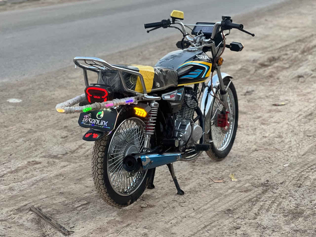 السلام عليكم دراجة للبيع دراجة حلوة موديل 25 ما بيهة اي نقص شاشة كلة شغال المكينة ما  ممدودة عليهة سبانة خمس نمر الدراجة جديدة أوراق كاملة السعر 675 وبيهة مجال العنوان ديالى خان بني سعد الرقم ***********
