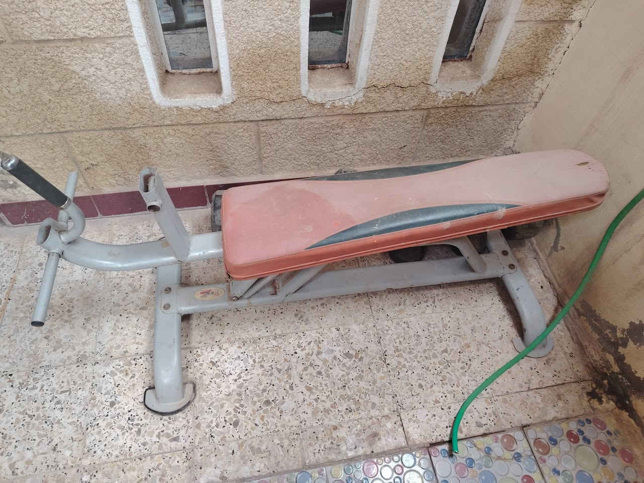 غراض قاعه للبيع جهازين نظاف زائد  دمبل صات عدد اربعه زائد زد ت مامتواجد عل فيس ***********
