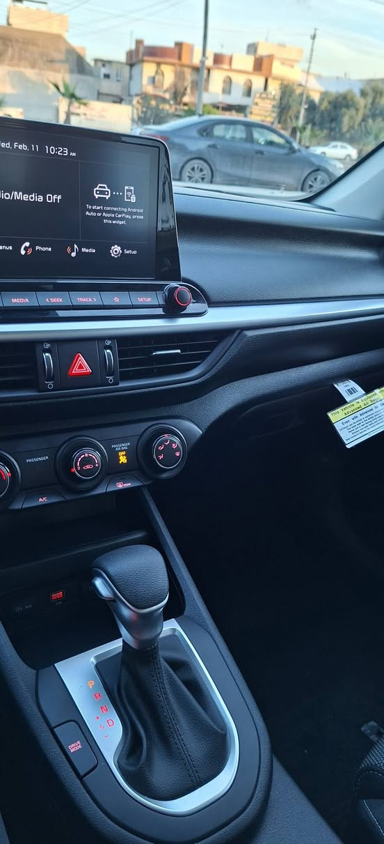 كيا فورتي ٢٠٢٤ كاتي المسافه المقطوعه ١١ الف  الضرر خلفي بيها صبغ شبغ يم الرقم وبيها  ربع الجاملغ الخلفي تعديل بارد  بي دي ار بدون ايربارك السياره وضع شركه السعر ١٤٢ وبيها مجال  للأتصال ***********
