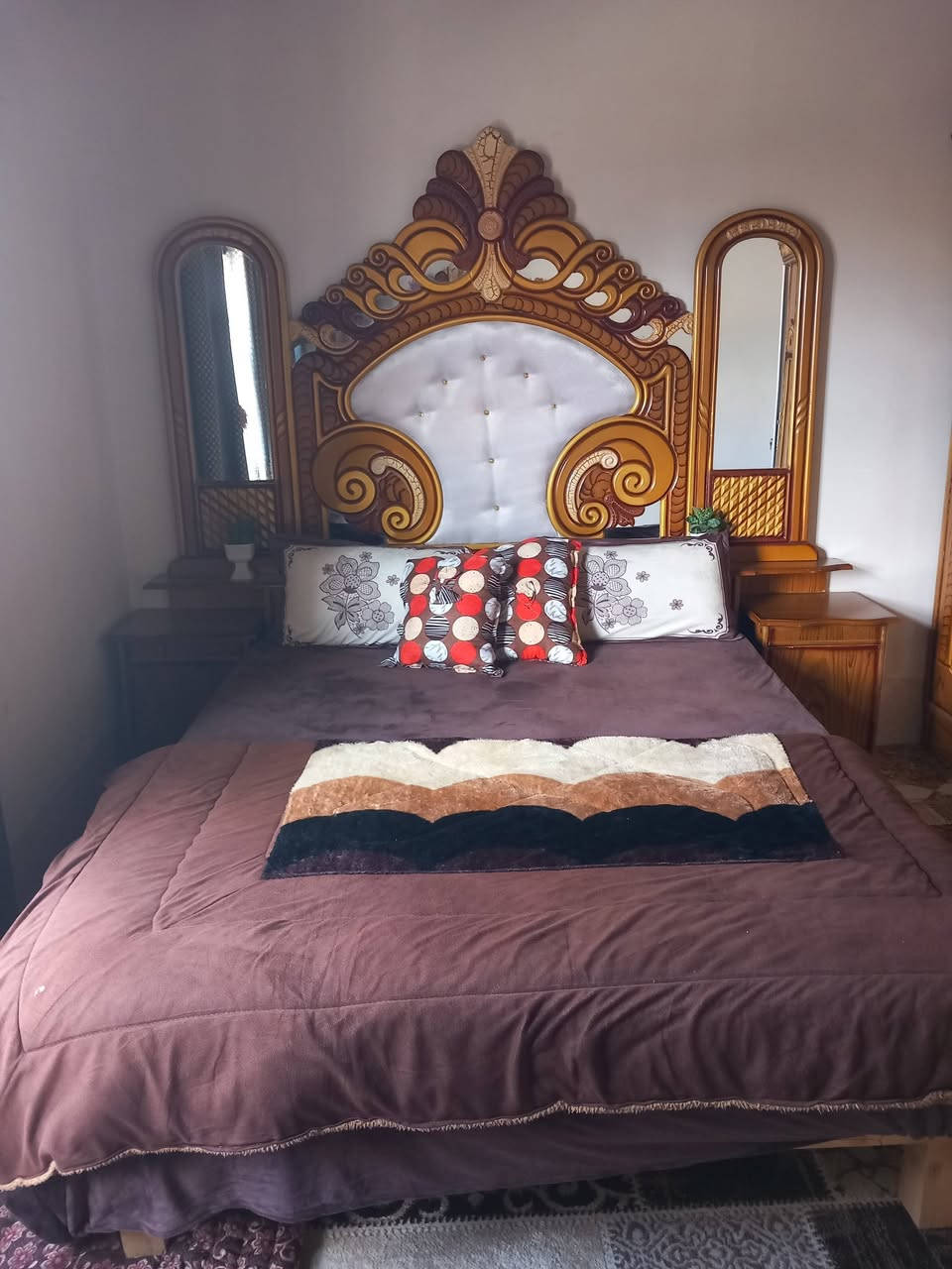 السلام عليكم غرفت النوم خشب عراقي مستخدمه شي قليل جديده السعر٩٠٠ وبيها مجال العلم قريت تل الصيباط الاستفسار ***********
