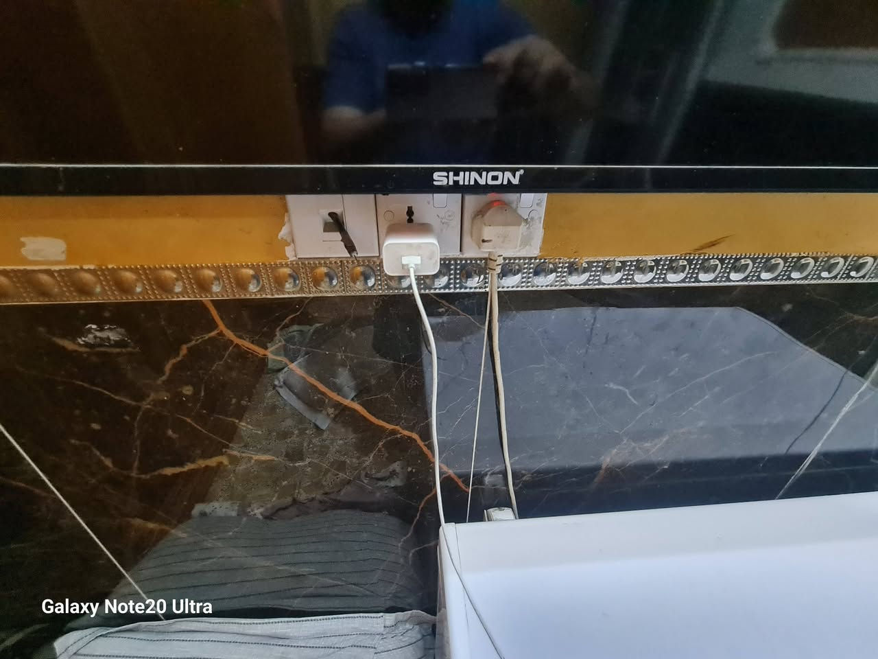 شاشة حجم ٤٥ ماركة شينون ما مفتوح بيهه برغي النظافة ٩٠ بالمية السعر ٢٠٠الف بغداد المعامل رقم ***********
