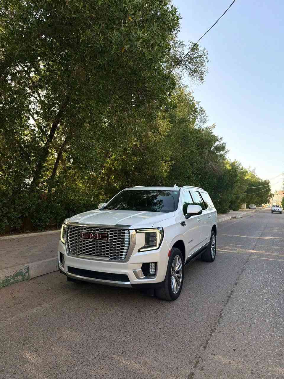السلام عليكم
للبيع جمسي دنلي  2022 

السعر ( 435 ورقه )💰💰 وبيها مجال 
بيه سونار موجود ويه الصور 
محرك 6200 ، كير 10 نمر
——————————————
فول مواصفات 
١- بانوراما 
٢-كشنات تدفئ + تبريد + خزن + كهرباء
٣-كشن رجاج تحذير
٤-كشنات خلفيه منفصل vip
٥-جنطه كهرباء 
٦-شاشه اكبر حجم + كامرات 360 درجه
٧-شاشات خلفيه بلاد بالكشنات 
٨-ستيرن كهرباء + تحكم …..
٩-جنطه كهرباء 
١٠-شاشه دجتال (العدادات ) 
١١- دوسات كهرباء + فور ويل + اربع انظمه قياده
١٢- جكات تصعد وتنزل السياره 
١٣- ثلاجه + شحن واير ليس
اضافا الى المواصفات الاخرى 
الكل تعرف الدنلي شنو فهيه اعلى فئه بالجمسي بالمواصفات
———————————————
السياره جديده جدا داخل وخارج 
رقم بغداد هزه وارقام وسنويه جدد تحويل ثاني يوم بأسمي
مكان السياره ميسان 📍 
 *********** ☎️
