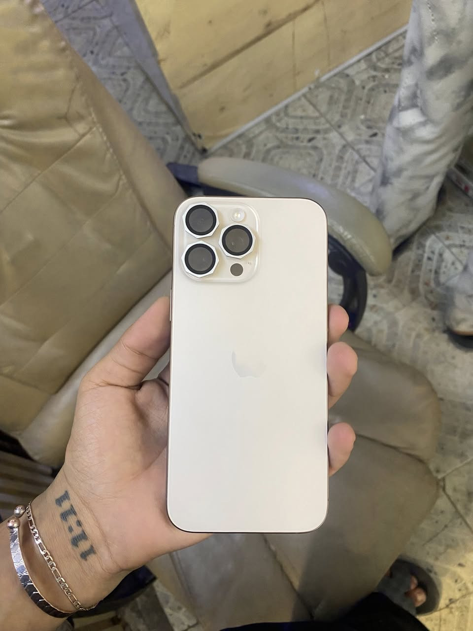 ايفون 16 برو ماكس
بطاريه 99🔋

جهاز نضيف 
ذاكره 256
ماستر شرق اوسط 

كارتونه مو مالته
سعر مليون و300

***********
