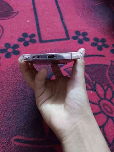 سلام عليكم جهاز للبيع سامسونج نوت 20الترا جهاز مابدل بي اي شي الذاكره 128مكاني  الناصريه  الرقم ***********سعر خاص
