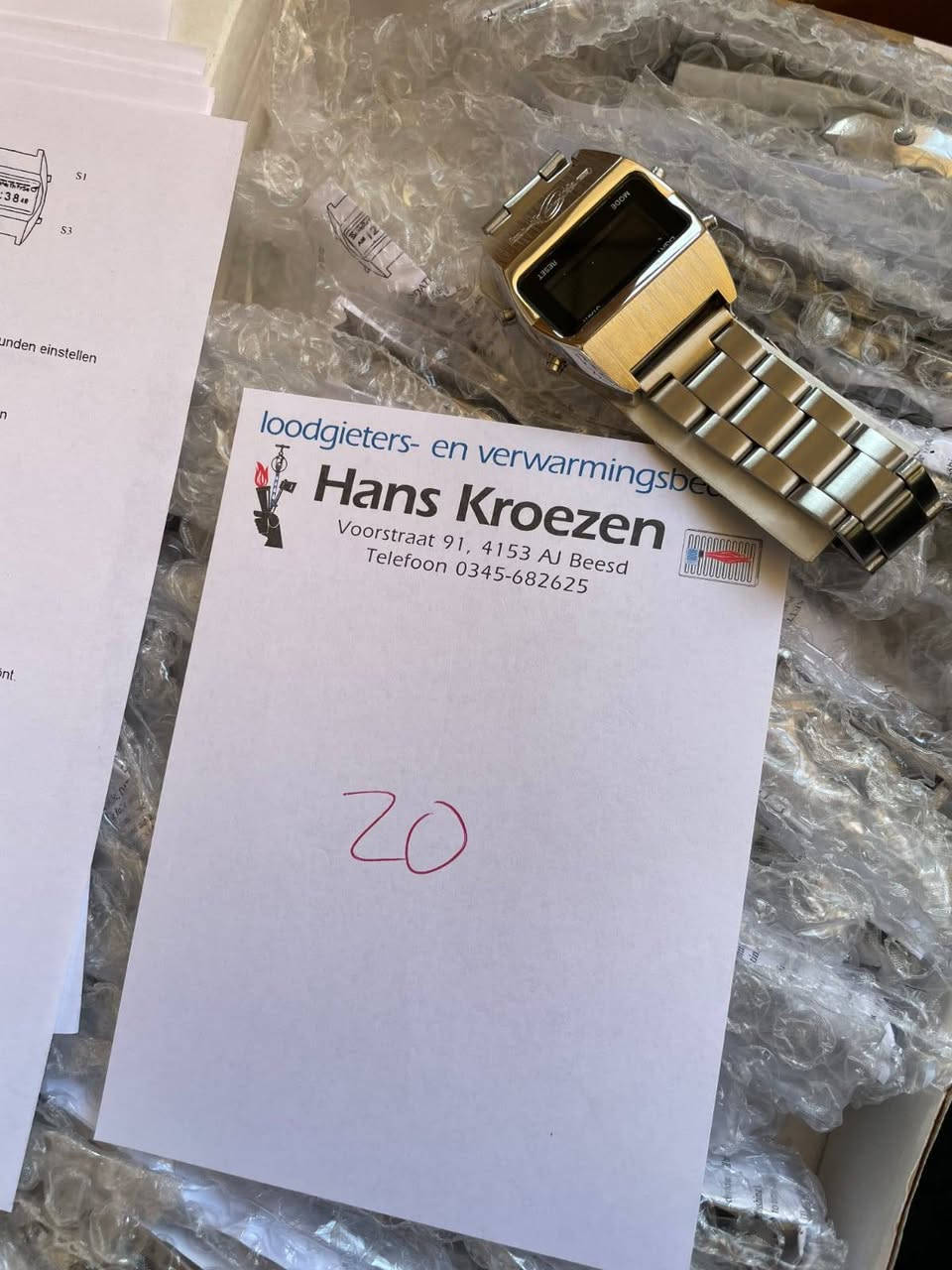 للبيع شغالة شرط جديد بالنايلون اوربي عدد 2000 قطعه ابيع شلع تواصل عالرقم *********** رجالي نسائي
