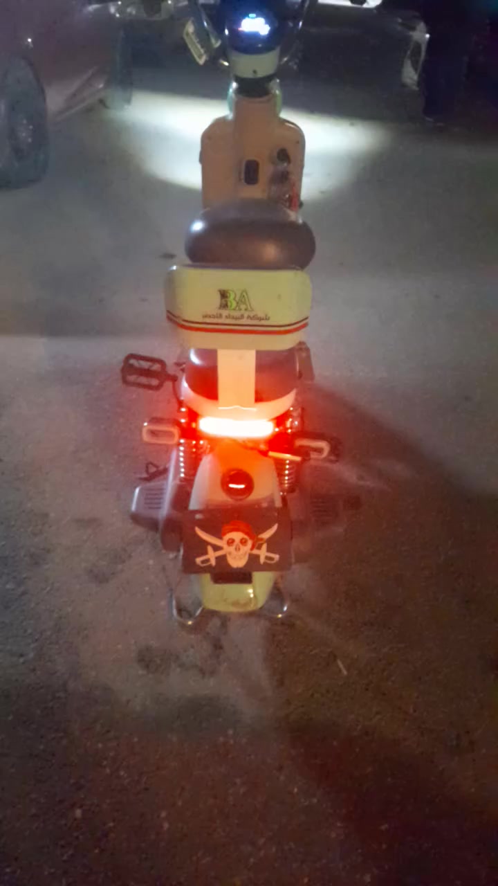 السلام عليكم دراجه شحن حجم 14 فول مواصفات 
1- بطاريات عدد4 (جدد)
2- سيوجات2
3-ملفه 800واط
4- سرعته الحقيقيه 65
5- تمشيك 30الى35 كيلو متر
6- لايت عالي ناصي اشاير يمنه يسره
7- بايدر 
بيه فقط جاملغ الامامي بي فطر ايراد تبديل عاملت عليه ب10 بل الصدريه الدراجه صار شهرين من أخذته من الشركه مستعمله قليل وبيه ضمان سنه من الشركه شحنه ايطول ساعتين بزايد مكاني بغداد السعر 225وبيه مجال دراجه جديد حيل ونضيفه الاتصال***********
