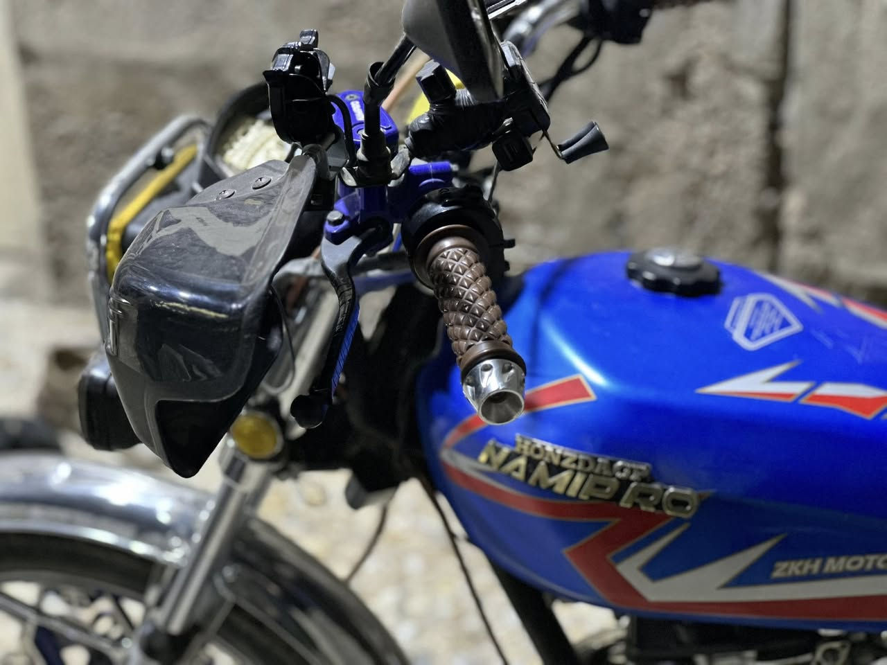 سلام عليكم شباب سونك 2025 لل بيع محرك 200 ccدراجه ضاغطه وزنجيل كفاله عامه نقصهه بس شاشه مالته ماكو السعر 750 وبيهه مجال عنوان بغداد الجزيره سياحيه  ***********وتساب موجود
