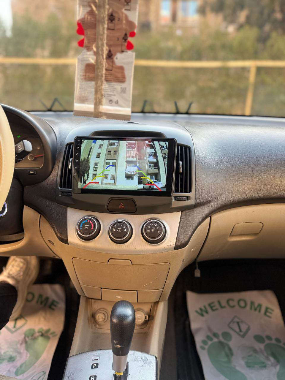 هيونداى إلنترا Hd اوتوماتيك موديل 2010  فابريكا بالكامل من الداخل ورشه حزام خارجى فقط  نظافة
شاشة 10” تدعم كل البرامج بلاي كار وبلوتوث وواى فاى وكاميرا خلفية 
بصمة وليد عالي وواطي  مرايات كهرباء
  موتور وفتيس بحاله ممتازه جدا بصيانات  منتظمه عداد k125 km 
 وجهاز إنذار مانع للسرقة وكسوة الفابريكا 
 التكييف  بحالة جيدة زيرو  والبطاريه جديده(بالضمان) وكاوتش جديد  إنتاج 24مش محتاجه اى مصروف  
رخصة سنتين 
مطلوب 495
مالك اول من الزيرو
مع العلم السيارة مرفوعة ٤ سنين للسفر باستمرار 
متاح المعاينة فى اى مركز معتمد
ورقم التواصل/01505488166 إمبابة, الجيزة


**إذا كنت صاحب هذا الإعلان وتريد حذفه لأي سبب، رجاءا أرسل رسالة إلى الدعم الفني**