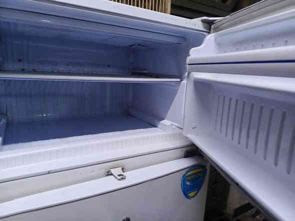 ثلاجه ال جي الاصلي باب اول شغاله شرط الفحص السعر 150 الف 
*********** 
عنواني البصرة البصرة
