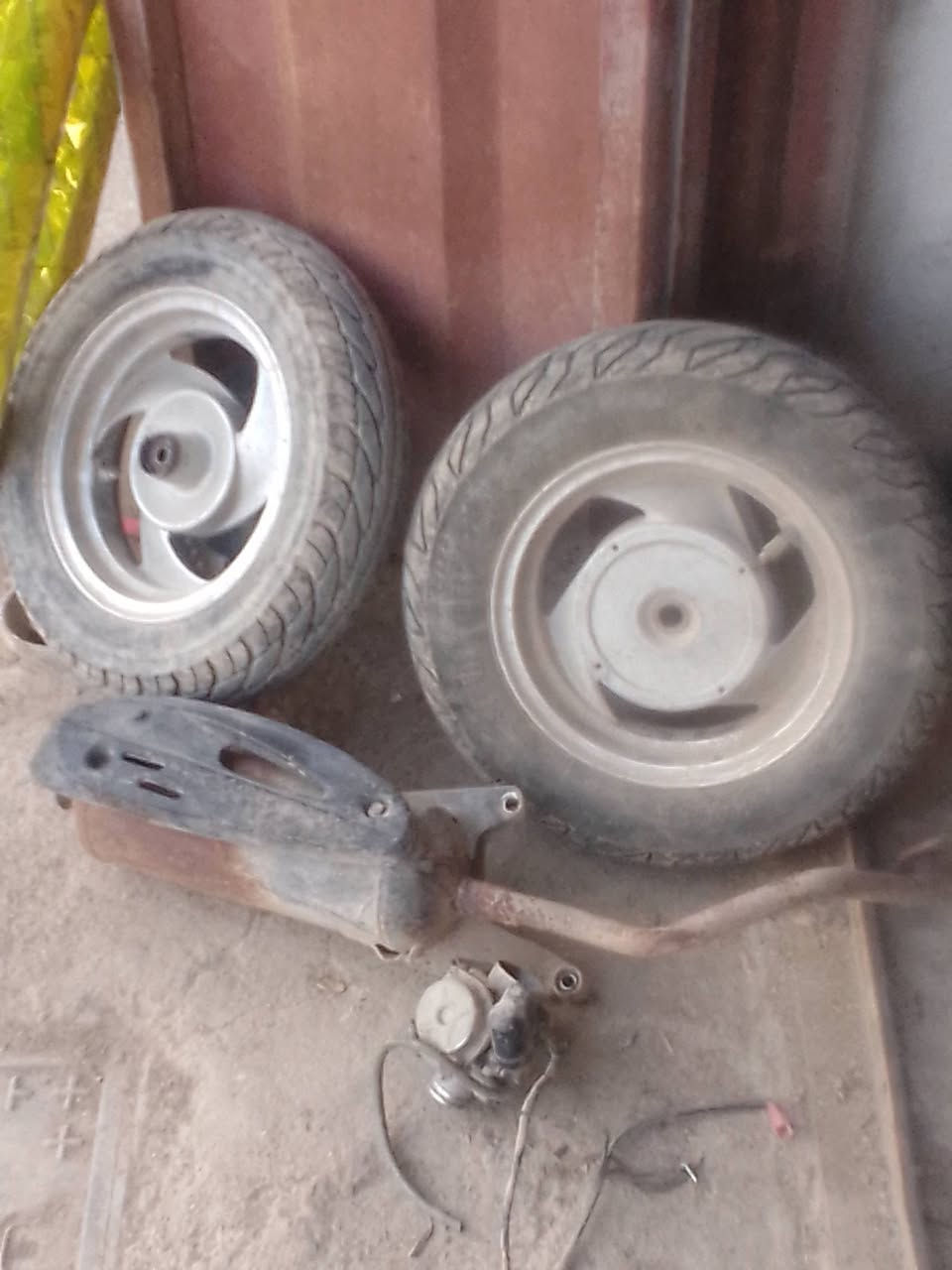 السلام عليكم ويالة وياهن تايراتهن ما ل دراجه ماكس وصالنصة كابرتر و فاكيوم نضافف 80% ***********
