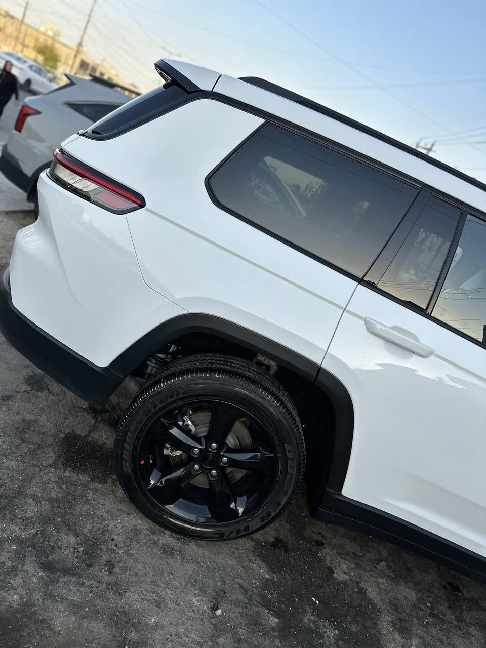 للبيع:
جيب Jeep Grand Cherokee موديل 2024

* 7 راكب

* وارد أمريكي (كلين)

* الممشى: 16 KM

* مكفولة من كلشي

* لون ابيض 

* كشنات منفصلة VIP

* تبريد 3 قطع

* حساسات أمامي وخلفي

* رادارامامي مع مانع انزلاق 

* مقعد كهربائي

* تدفئة وتبريد للكشنات والستيرن

* رقم بغداد

* فور ويل 

* لون ابيض 

* تحكم ستيرن وشفتات 

السعر 310$ * 

للتواصل:

عنواني بغداد الشعب 

📞 ***********
