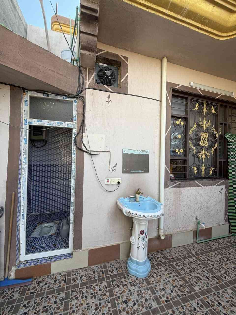 بيت للبيع بختياري 2
١٠٠ متر مربع 
***********
