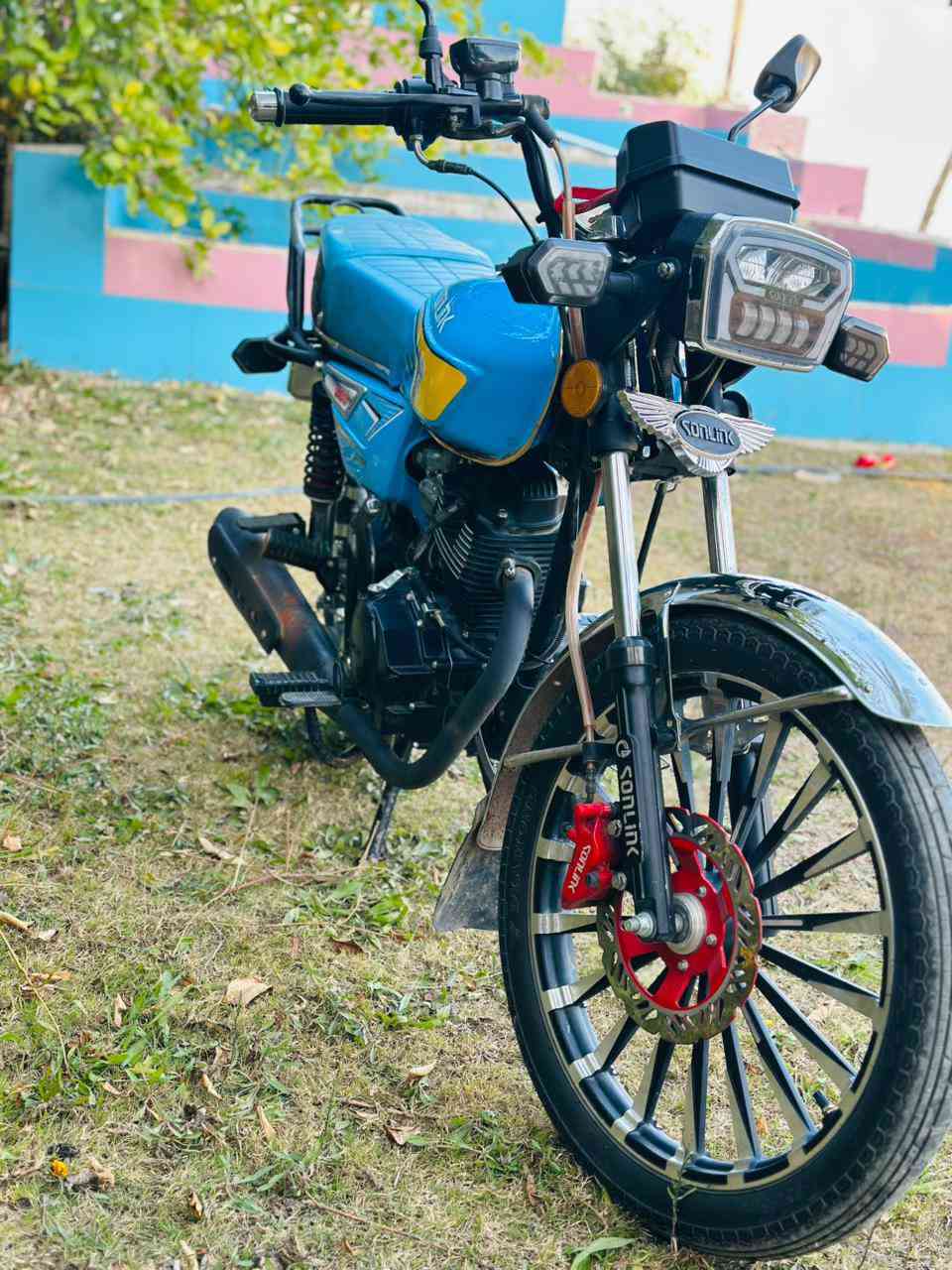 دراجة سيفان للبيع موديل ٢٤ لون مميز سمائي  نضافة فول ٩٥% دراجة مثل متشوف سعر خاص وا اتصل عل رقم ***********
موجود واتس اب
