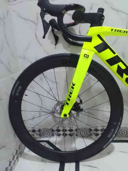 تريك موديل 2021 السعر 22 ورقه وبي مجال للطيبين فول وعلى حسب الاصول فول كاربون فايبر للحجز على الرقم *********** عنواني  بغداد مدينه الصدر قطاع 9
