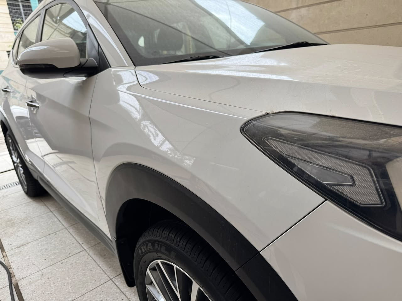 السلام عليكم عندي توسان موديل ٢٠١٩ ماشيه ٥٦ الف بعدها بحاله الزيرو كله على وضع الشركه حتى تبديل الدهن بالشركه مكفووله  مواصفات بصمه و شاشه و حساس امامي خلفي و لد امامي و قطعتين تبريد و كرسي كهرباء السعر ٢٠٣ و بي مجال كلش قليل ***********
