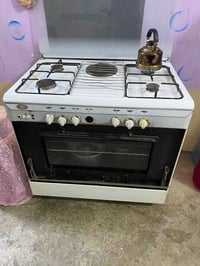 طباخ شغال ونضيف اربع عيون وفرن شغالات نقص بس جامه مكاني شعب 0771570627...