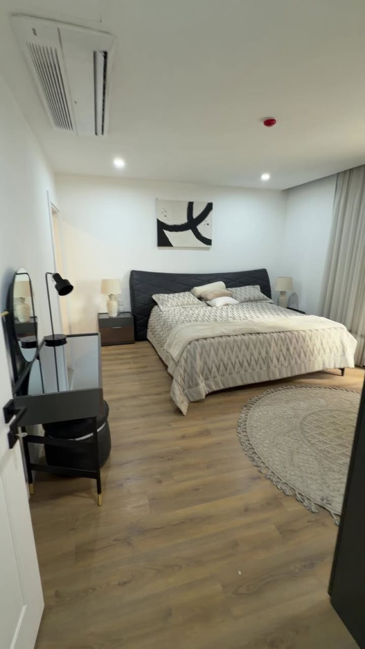 � عرض مميز داخل مجمع إمبيرور هيلز السكني 🔥
🏠 مساحة 195 و205 م²
💵 مقدم 36 مليون فقط

📆 قسط شهري 1,200,000

✨ سكن راقٍ وخدمات متكاملة
(مدرسة،روضة ،وامن على مدار الساعه ) 

22 برج سكني 
نسبة الانجاز للمرحلة الاولى 80% 

📍 الموقع: سريع حي العدل
📞 اتصل الآن واحجز وحدتك

*********** 
نسرين
