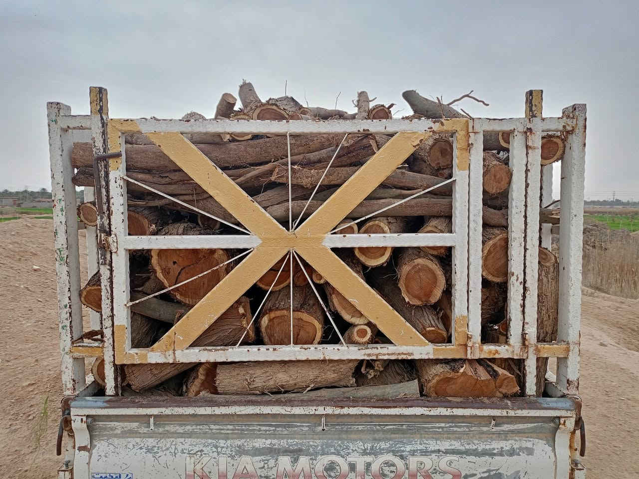 السلام عليكم حطب للبيع سعر الكيا 250 الاتصال على هاذه رقم ***********
