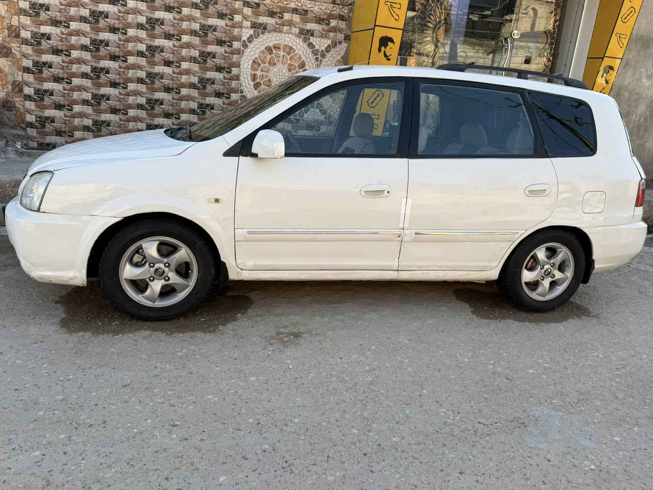 كيا كارنز موديل 2005 جديد مكفوله من كص وضربه بيهه رشات صبغ بصيطه حداديه جديده مكينه كير تبريد رقم انكليزي تحويل مكاني ذي قار سوك الشيوخ رقم***********واتساب سعر 68
