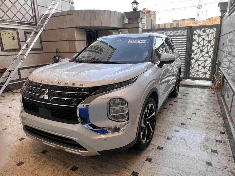 🚗للبيع – سيارة صفر (وكالة) 🚗
Mitsubishi Outlander 2024 – فئة SE (أعلى مواصفات)

✨ المواصفات:

 • محرك قوي و اقتصادي (4 سلندر)
 • نظام دفع ثنائي (أمامي FWD)
 • شاشة كبيرة + نظام ملاحة
 • كاميرات 360 درجة
 • حساسات أمامية وخلفية
 • فتحة سقف (Sunroof)
 • مقاعد جلد فخمة
 • توتدفئة للمقاعد
 • نظام تشغيل بصمة (Smart Key)
 • 
 • شاشة عدادات رقمية
 • نظام صوتي عالي الجودة
 • مثبت سرعة + رادار
 • نظام أمان متكامل (تحذير خروج عن المسار + مانع اصطدام)
 • 7 ركاب (عائلية مريحة)

📌 الحالة: صفر كيلومتر – 
وارد امريكي تقرير مياه امطار تشغيل وقياده من داخل مزاد امريكا 

📌 اللون: (اللون ابيض صدفي )
 📌 رقم شاصي (JA4J3VA85RZ065569)

🔥 سيارة متكاملة – أعلى فئة – جاهزة للتسجيل
تترقم جميع محافظات من غير قليم كردستان 

📞 للاستفسار: (رقمك ***********

