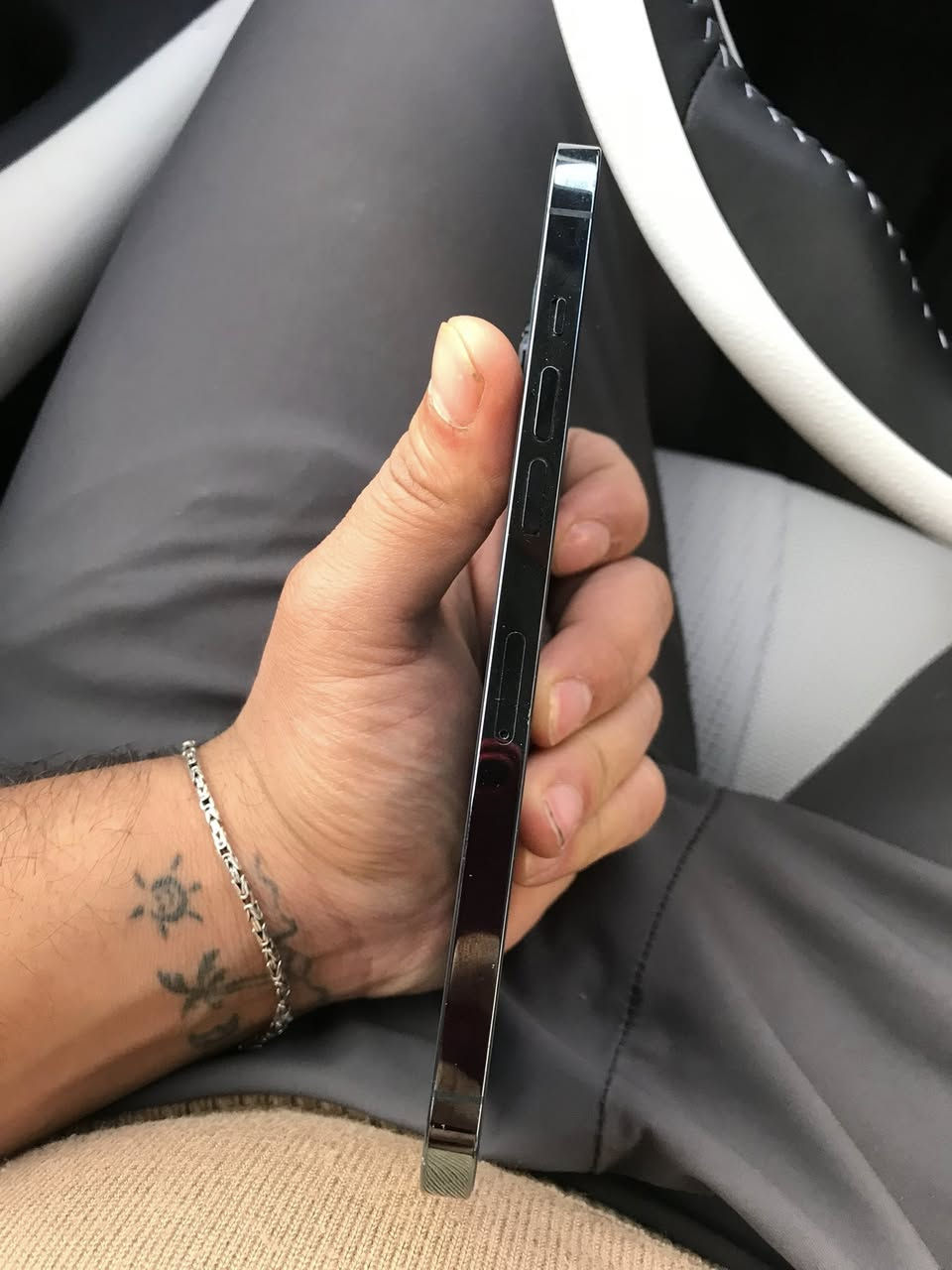 بيع مستعجل
ايفون 12برو ماكس ذاكره 256 نموذج m الجهاز كله ابلادي فقط مبدل بطاريه اصليه والباقي كله مكفول السعر 330 بسعر ايفون 11 برو والله. 
مكاني بغداد حي الاعلام شارع البداله 
*********** 
واتساب فقط
