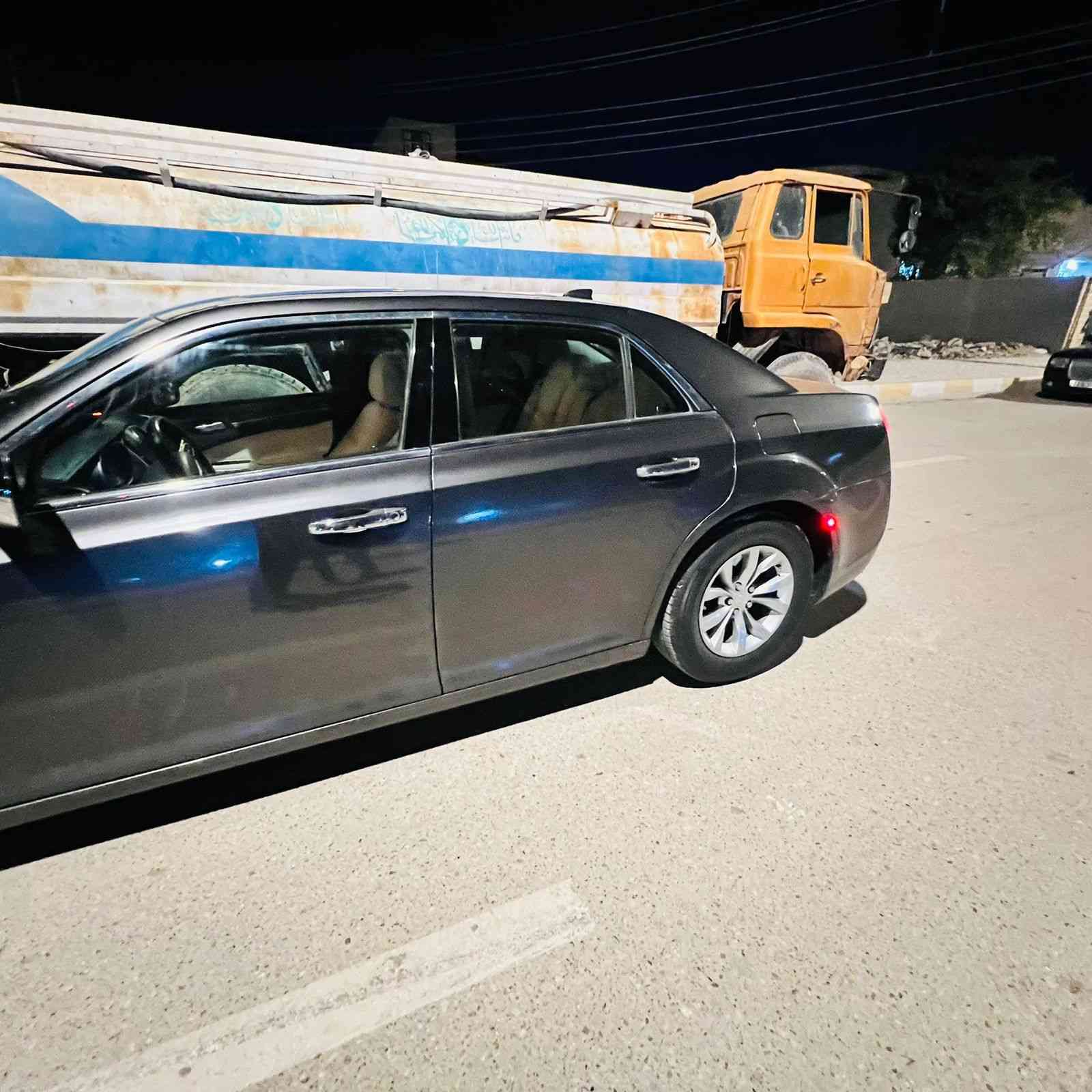 كرايسلر اوبما 2017 اصل اصل وارد كندي 
رقم بغداد
مكينه كير كفاله
حجم المحرك 3600
مواصفات السيارة
*بانوراما
* داخل ابيض
* مصابيح امامية زنون مع بلوجكتر LED .
* ويل قياس 18انج 
* شاشه كبيرة  
* عينه 260 
* مقاعد أمامية كهربائية عدد 2 . .
* مقاعد أمامية تدفئه . .
* تشغيل عن بعد . 
* محدد سرعة . .
* كاميرا خلفية 
* دخول ذكي (بصمة) .
مكان السيارة الناصريه   
السياره جديده بمعنى الكلمه 
  وبدون اي نقصص 
السعر 173
***********
