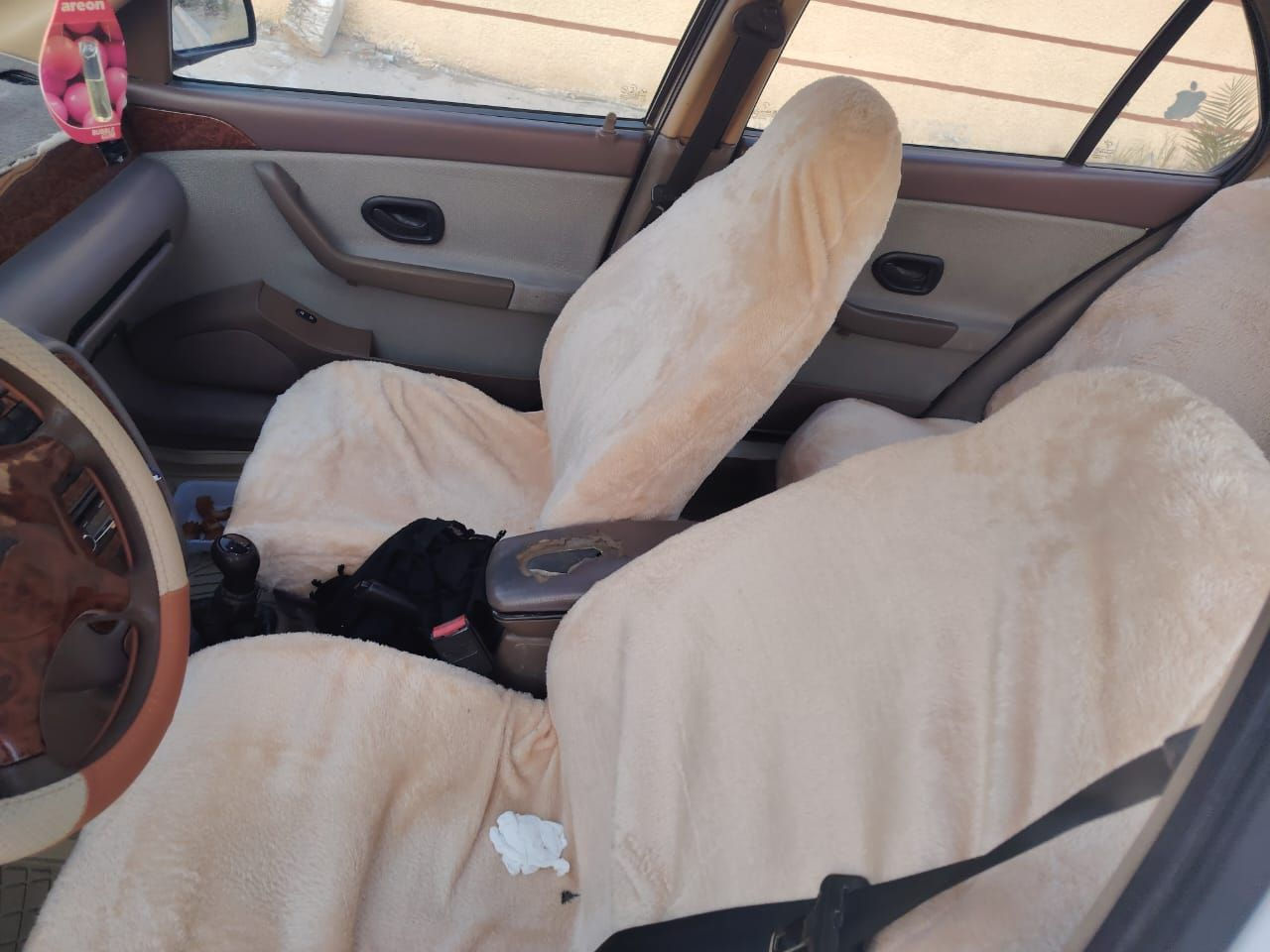 السلام عليكم 
سمند ٢٠١٢ بيها بنيد وجاملغ بدون داخل السيارة جديدة مكينة كير حدادية تخم تاير كله جديد تبريد تدفأة شغالات سنوية نافذة ٢٠١٨ السعر ٤٠
***********
