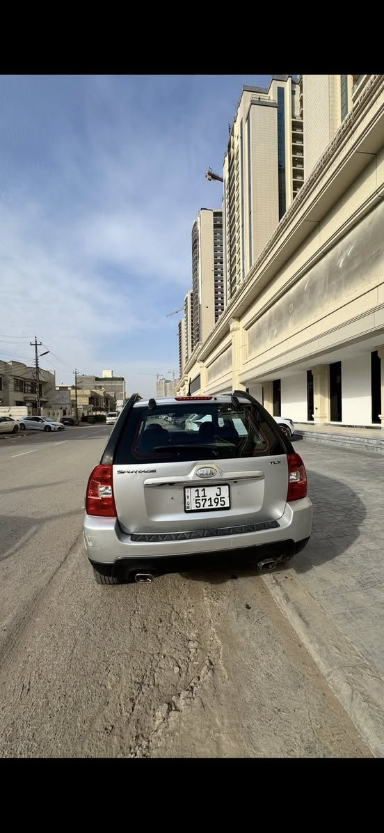 السلام عليكم
للبيع فقط … للبيع فقط بدون مراوس
سبورتج 2010 TLX  
  السيارة رقم بغداد وبأسمي تحويل مباشر
اعلى مواصفات ٤ سلندر٢٠٠٠ 
ماشية   95 الف كيلو  
مواصفاتها 
كشنات جلد بلادية وداخلها لون اسود
فتحة بل سكف 
مرايات جانبية كهرباء 
دوسات جوه بيبان 
الويل اكبر حجم 
تدفئة كشنات 
عليها شاشة جديدة 
وكامرة خلفية تصور 2k
تحكامات ستيرن
الصدر والحدادية كلها جديدة وجاهزة بالكامل    
بيها صبغ فقط دعاميات وبارد اصبع بل بنيد فقط وبارد بالباب الخلفية جهة عكس السائق جدًا خفيف 
سعرها  137 وبيها مجال 
مكان السيارة بغداد منطقة علي الصالح مقابيل مرور الطوبجي
اي استفسار الاتصال على الرقم ***********
***********
