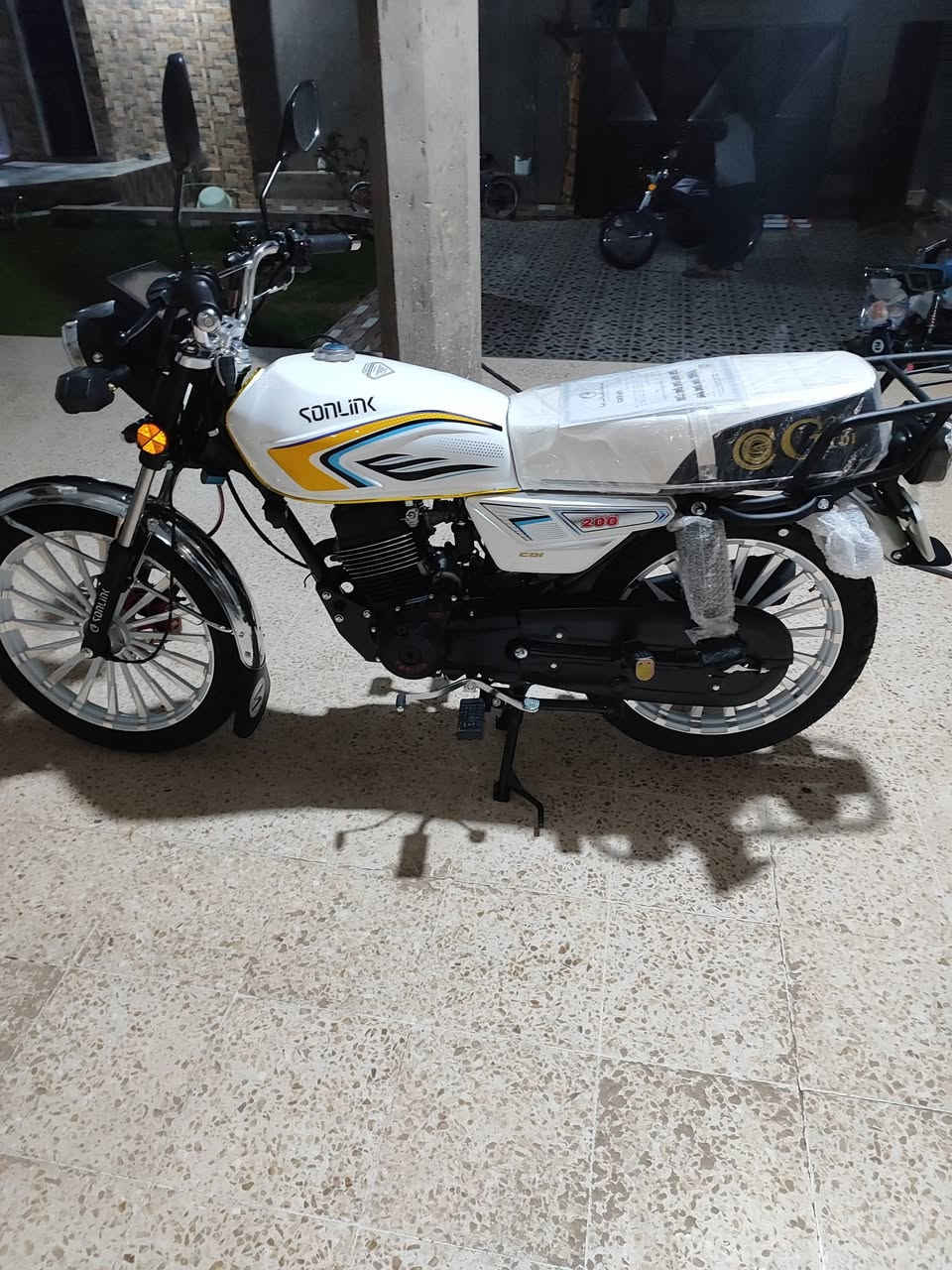 السلام عليكم دراجة 25 محرك زوجيل محرك 200 للبيع وترهم مراوس وفرق ما مستخدمة ولا محطوط بيهة بانزين مكاني القائم حصيبة ***********
