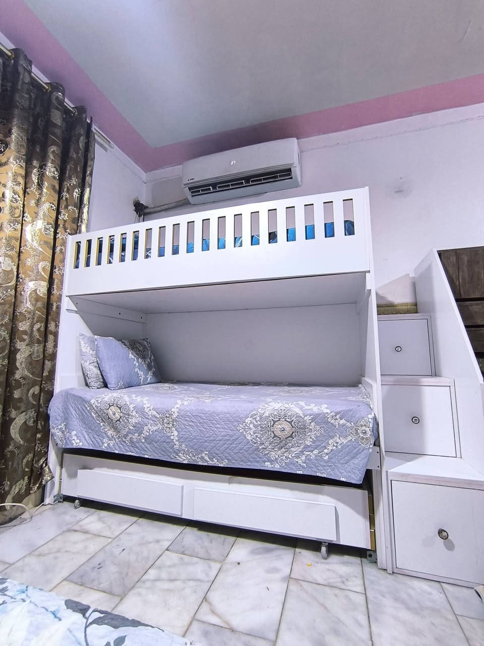 سرير تركي 3 طوابق نوعيه راقيه خشب تركي ان دي اف نجاره مسوينه مو جاهز داخله حديد للقوه والمتانه فقط السرير بدون دواشك العنوان كربلاء حي القادسيه رقم الهاتف *********** السعر 325 الف
