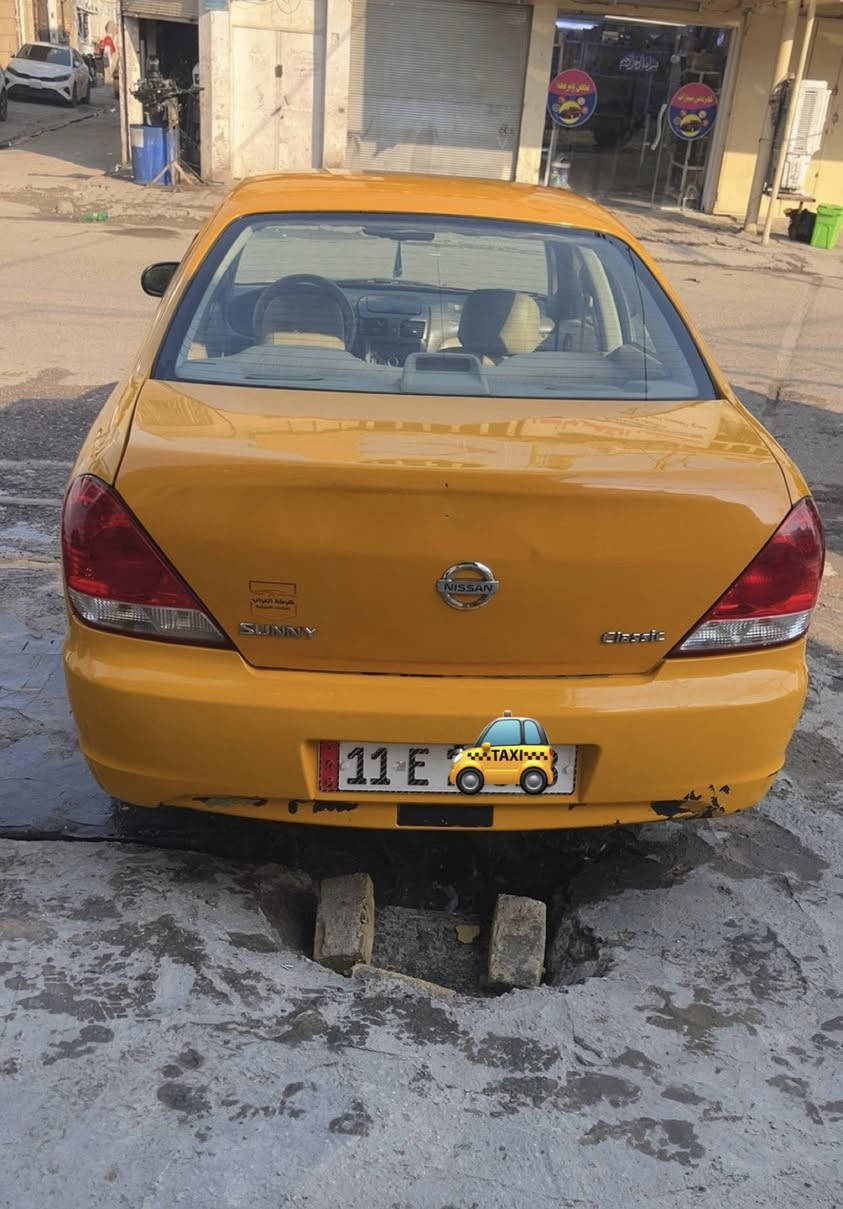 نيسان سني 2011 ياباني محرك قبق اسود كير صدر تبريد سيارة جاهزة ومصفرة هزة ورقم جديد ب85 وبيها مجال ***********
