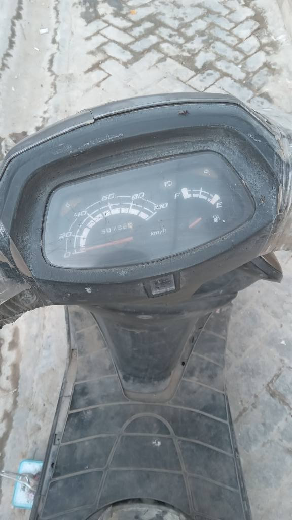 السلام عليكم دراجه سبيسي  نضيفه شغاله ابيعها عاطله باتري وهندر 250/ ***********
