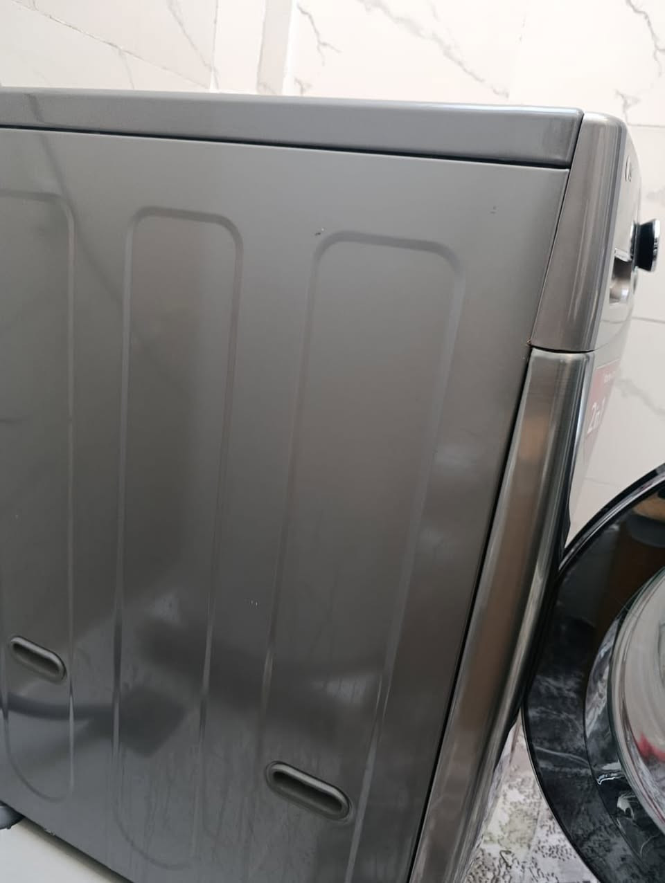 سلام علیکم غەسالەی LG ١٨ کیلۆی فوول مواسەفات بۆ بەتانی شردن دەبێت ١٤ مۆدی ئیش کردنی هەیە پێویستی بە ئاوی گەرم نییە خۆی ئاو گەرم دەکات و پلەی گەرمی ئاوەکە بە دڵی خۆتە لۆک لۆکە زۆر تازەییە و کەم ئیشی کردووە سعر ٦٥٠ هەزار و معاملە

غەسالەکەی قاپ شردنەکەش بێ عەیبە و بەشەرتی هەموو شتێک سعر ٢٠٠ معامەلە
قەڵادزێ نزیک مزگەوتی چەرمەگا
***********
