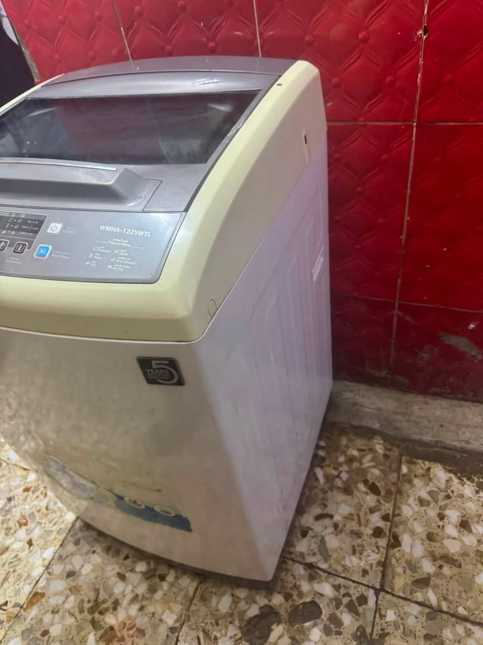 سلام عليكم غساله شغاله نضيفه كلشي ما بيهه سعره ٢٠٠ مكاني بغداد الجديده ***********
